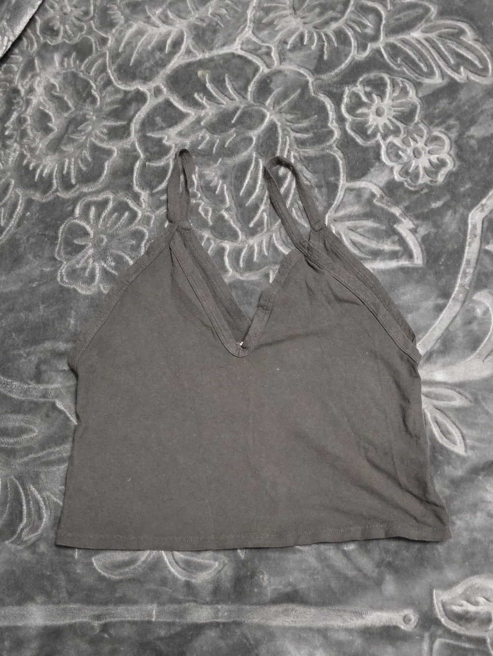 Groceries Brand Women's Grat Cropped V-Neck Tank Top - Classic Casual